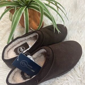 White Mountain Dark Brown Leather Slippers